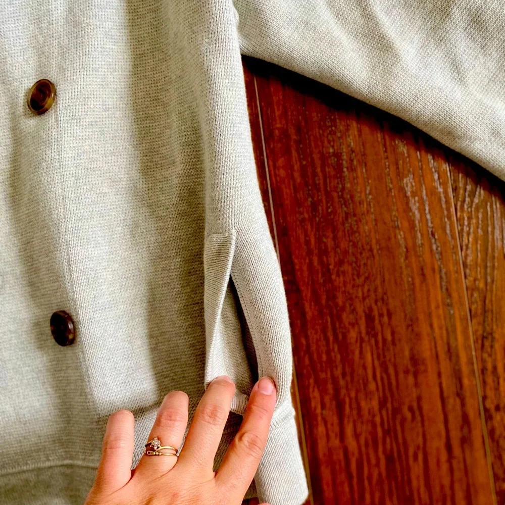 GAP light grey